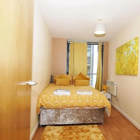 公寓 Alluring 2 Bedroom Centre Apartment- Self Check-in,balconied