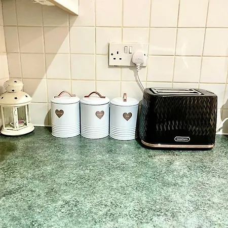 Alluring 2 Bedroom Centre Apartment- Self Check-in,balconied *