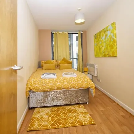 Apartmán Alluring 2 Bedroom Centre Apartment- Self Check-in,balconied Leeds (West Yorkshire)