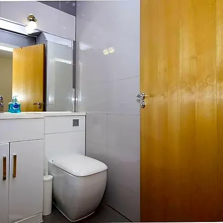 Apartment Alluring 2 Bedroom Centre Apartment- Self Check-in,balconied Leeds (West Yorkshire)
