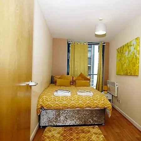 Apartment Alluring 2 Bedroom Centre Apartment- Self Check-in,balconied Leeds (West Yorkshire)