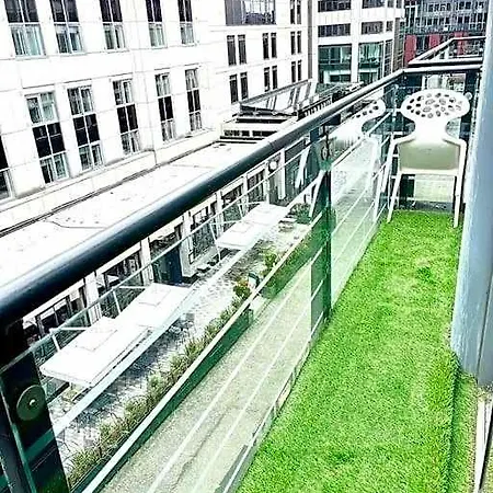 Apartment Alluring 2 Bedroom Centre Apartment- Self Check-in,balconied