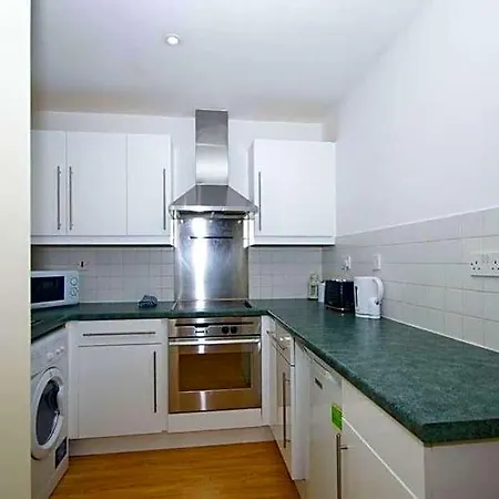 Alluring 2 Bedroom Centre Apartment- Self Check-in,balconied Apartment Leeds (West Yorkshire)