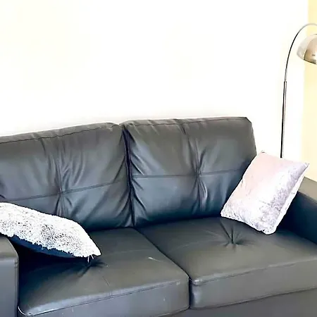 Alluring 2 Bedroom Centre Apartment- Self Check-in,balconied * Leeds (West Yorkshire)