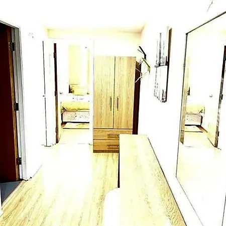 Alluring 2 Bedroom Centre Apartment- Self Check-in,balconied Leeds (West Yorkshire)