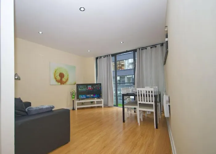 Alluring 2 Bedroom Centre Apartment- Self Check-in,balconied Apartment