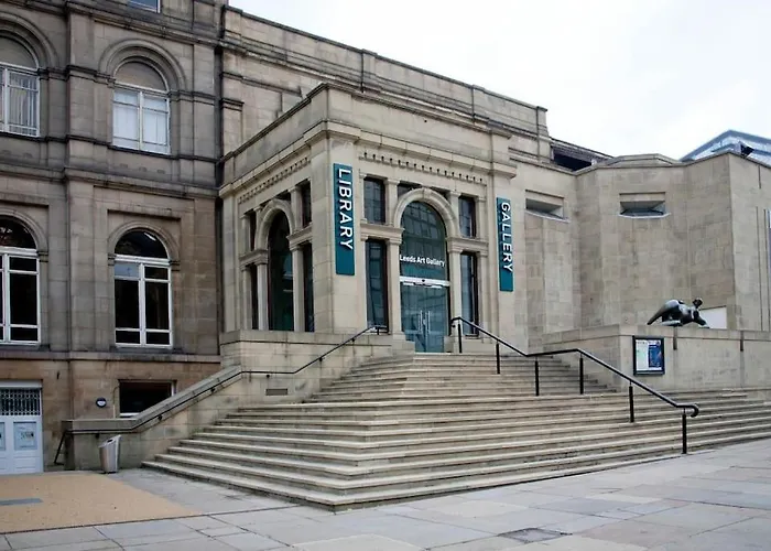 Alluring 2 Bedroom Centre Apartment- Self Check-in,balconied * Leeds (West Yorkshire)