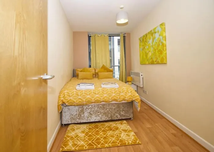 Apartment Alluring 2 Bedroom Centre Apartment- Self Check-in,balconied Leeds (West Yorkshire)