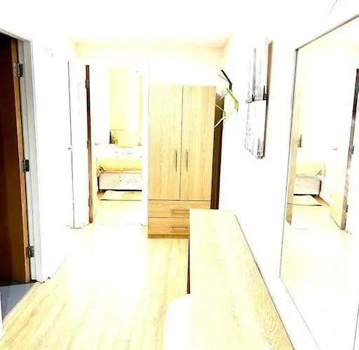 Alluring 2 Bedroom Centre Apartment- Self Check-in,balconied * Leeds (West Yorkshire)