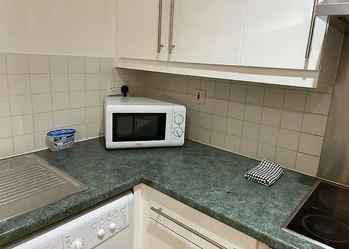 Apartment Alluring 2 Bedroom Centre Apartment- Self Check-in,balconied *