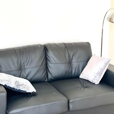 Alluring 2 Bedroom Centre Apartment- Self Check-in,balconied לידס