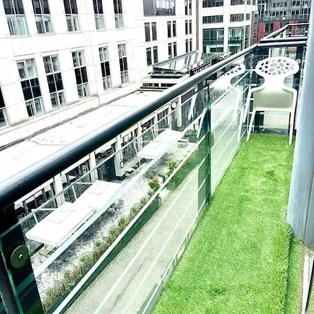 Alluring 2 Bedroom Centre Apartment- Self Check-in,balconied לידס