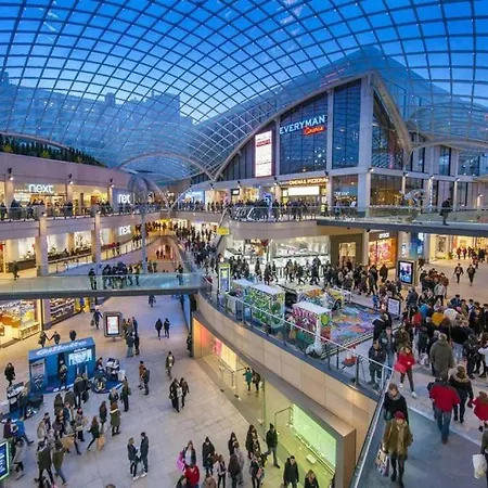 Alluring 2 Bedroom Centre Apartment- Self Check-in,balconied דירה