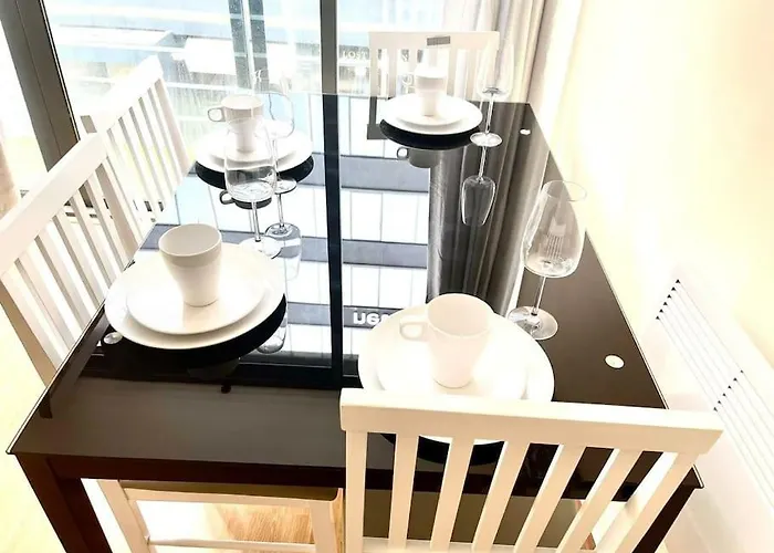 Alluring 2 Bedroom Centre Apartment- Self Check-in,balconied Апартаменти *